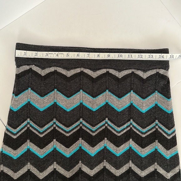 Krimson Klover skirt by Sweater Girl , soft Merino Wool, Chevron, size M - Picture 2 of 6